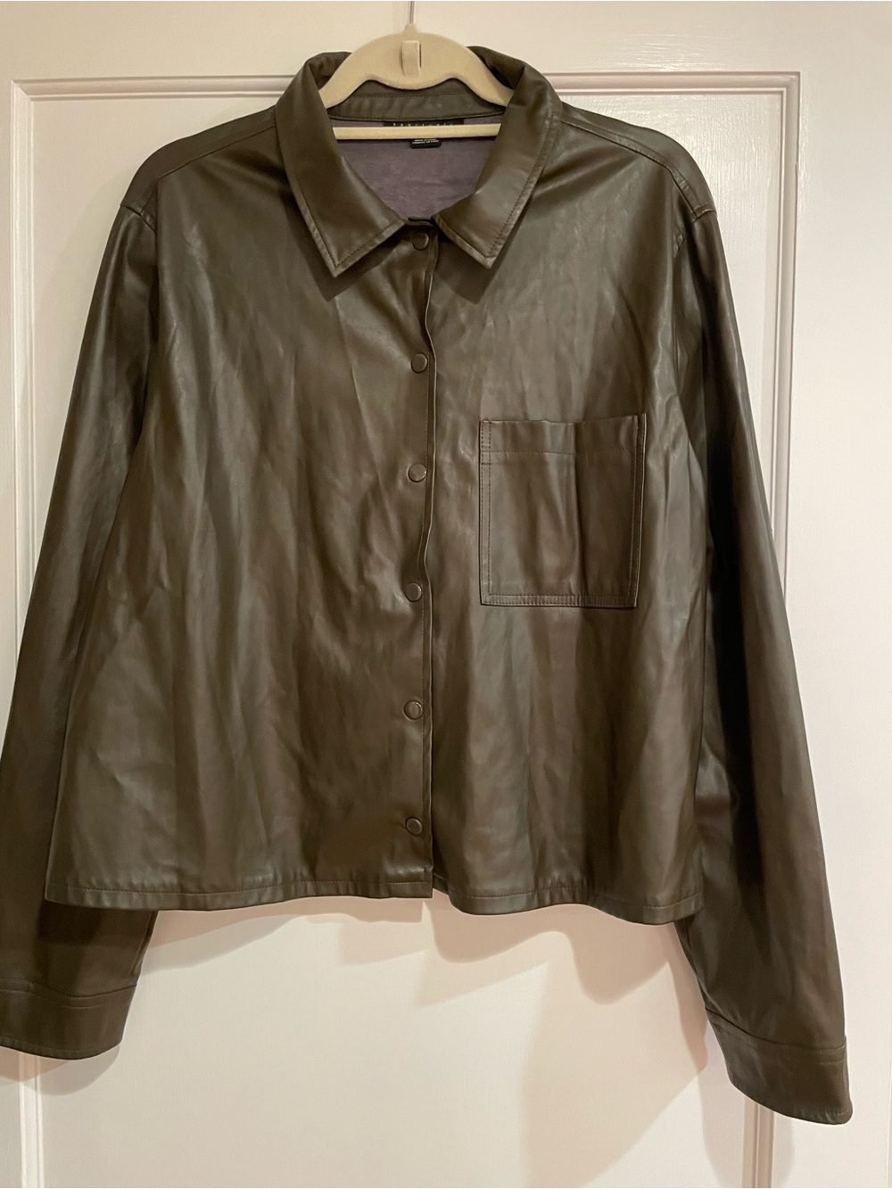 Sanctuary Olive Faux Leather Button-Front Jacket wear on the inside collar